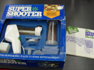 Vintage Wear-Ever Super Shooter Electric Cookie Press Gun Double Barrel