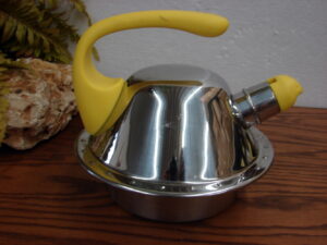 Ikea Efverlund Vinka Modern UFO Whistling Tea Pot Chrome Yellow
