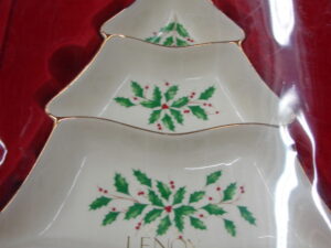 Lenox 1999 Holiday Santa Collection Millennium Cookie Jar Gold Accents, Moose-R-Us.Com Log Cabin Decor
