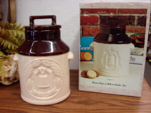 Lenox 1999 Holiday Santa Collection Millennium Cookie Jar Gold Accents, Moose-R-Us.Com Log Cabin Decor