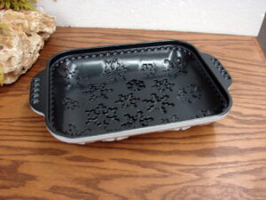Nordic Ware Non Stick Snowflake White/Black Pan Heavy Duty Cast Aluminum