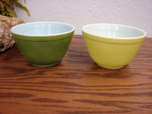 Vintage PYREX Verde Green #401 Green Tint Round Nesting Mixing Bowl