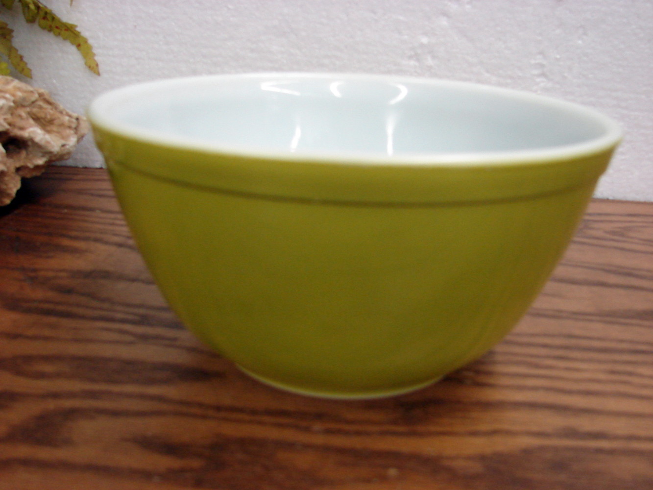 Vintage PYREX Verde Green #402 Round Nesting Mixing Bowl 1 1/2 Qt - Image 2