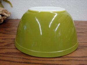 Vintage PYREX Verde Green #402 Round Nesting Mixing Bowl 1 1/2 Qt