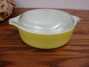 Vintage PYREX Verde Green #471 Yellow Tint Cinderella Round Casserole w/ Lid 1 pt