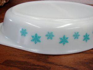 Vintage PYREX White with Turquoise Snowflake Divided 1 1/2 Quart Dish