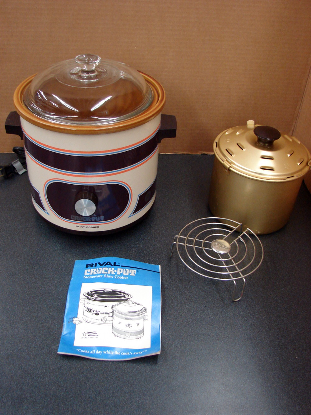 Complete Vintage Rival Crock Pot #3100 Tan Design Retro 3.5 Qt Slow Cooker Stoneware Glass Lid
