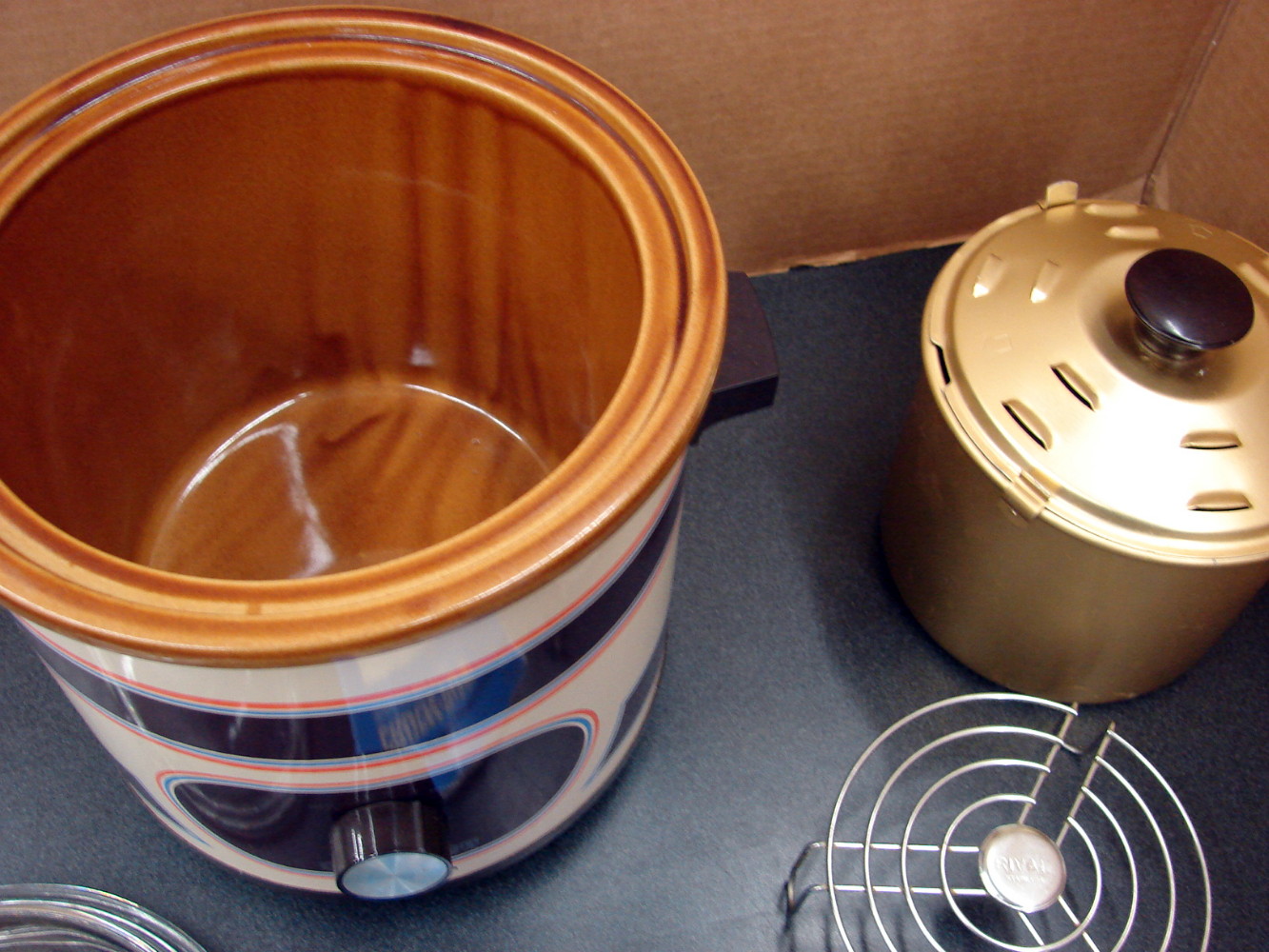 Complete Vintage Rival Crock Pot #3100 Tan Design Retro 3.5 Qt Slow Cooker Stoneware Glass Lid - Image 2