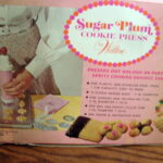 Vintage Wilton Pink Sugar Plum Cookie Press Spritz Cookies Original Box - Image 2