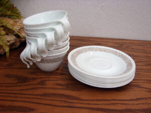 Corning Ware Corelle Woodland Brown Set/8 Hook Handle Cups and Saucers One 8" Plate