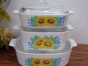 Vintage Corning Ware USA Sunsations Sunflower 1 1/2 Ltr Casserole w/ PYREX Lid