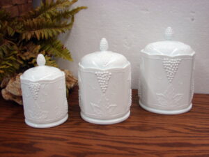 Vintage Indiana Glass Milk Glass Harvest Grape 22 pc Set Plates Cups Creamer, Moose-R-Us.Com Log Cabin Decor