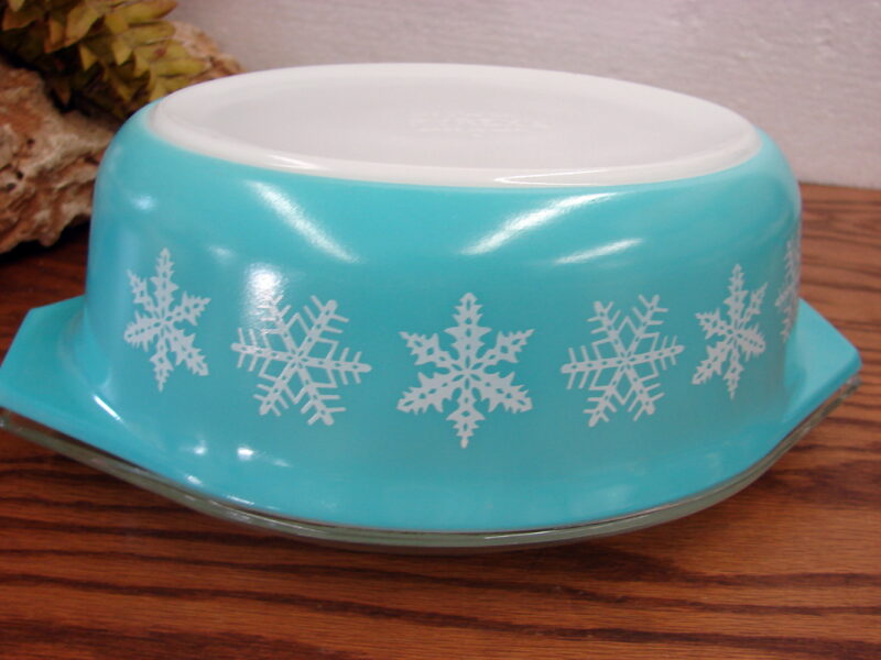 Vintage PYREX Turquoise White Snowflake Casserole 1 1/2 Qt w/ Lid #043, Moose-R-Us.Com Log Cabin Decor