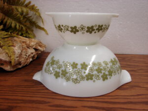 Vintage PYREX Spring Blossom Crazy Daisy #441 and #443 Cinderella Nesting Mixing Bowls as is
