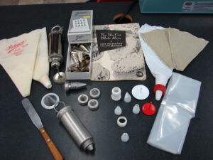 Vintage Ateco Fancy Cake & Pastry Decorating Plunge Gun Kit Stainless