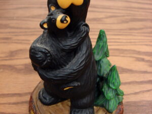 Retired Big Sky Carvers Bearfoots Bears Jeff Fleming Bear Hugs Best Figurine
