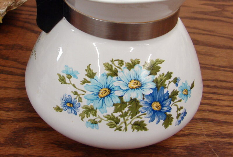 Vintage Corning Ware Chelsea Blue Daisy Oven Microwave Kitchenware Accessories, Moose-R-Us.Com Log Cabin Decor