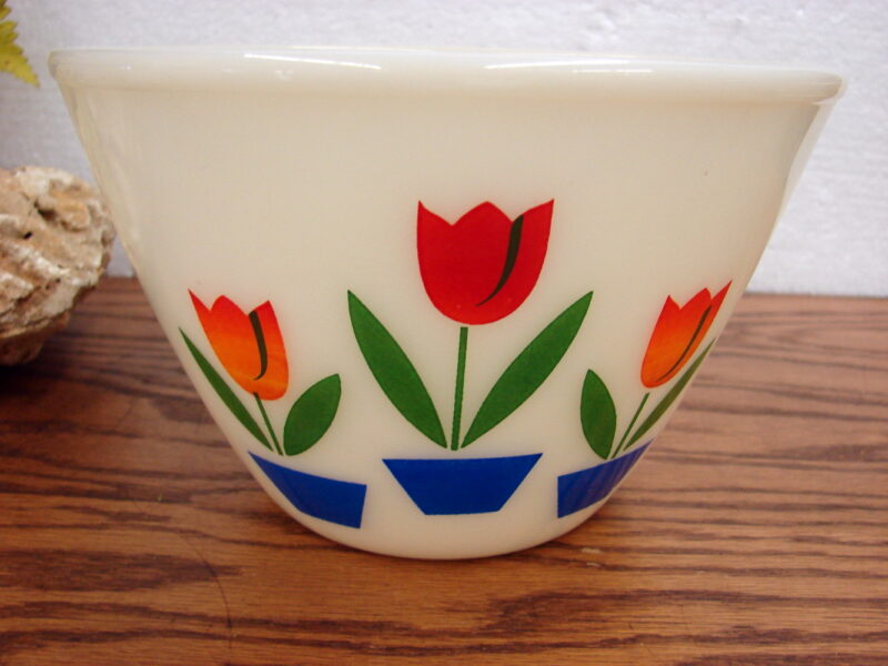 Vintage Fire King Ivory Solid Tulip 7 1/2&#8243; Nesting Mixing Bowl Splash Proof, Moose-R-Us.Com Log Cabin Decor