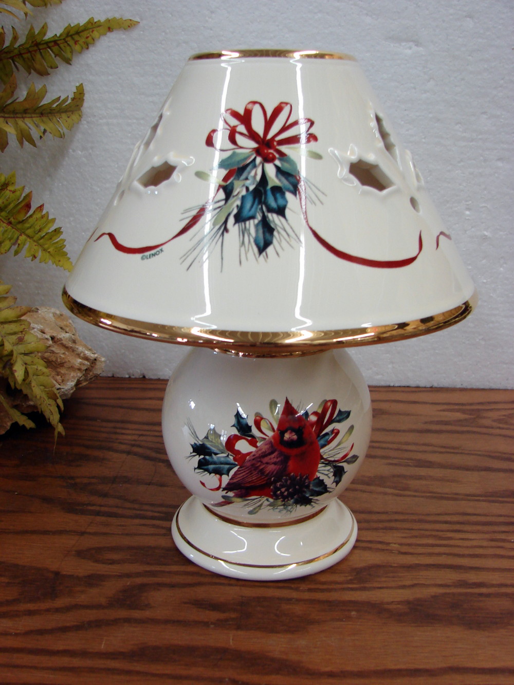 Lenox China Winter Greetings Backyard Birds Candle Lamp with Shade Gold Trim