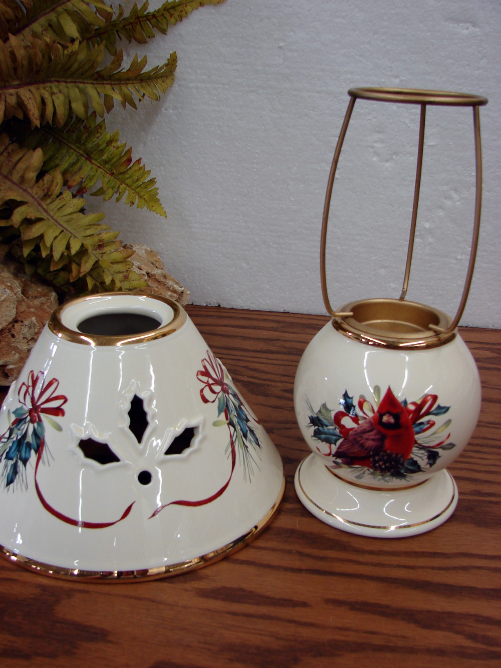 Lenox China Winter Greetings Backyard Birds Candle Lamp with Shade Gold Trim - Image 2
