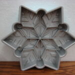 Nordic Ware Snowflake Frozen Blue Pull Apart Cake Pan Heavy Cast Aluminum - Image 2