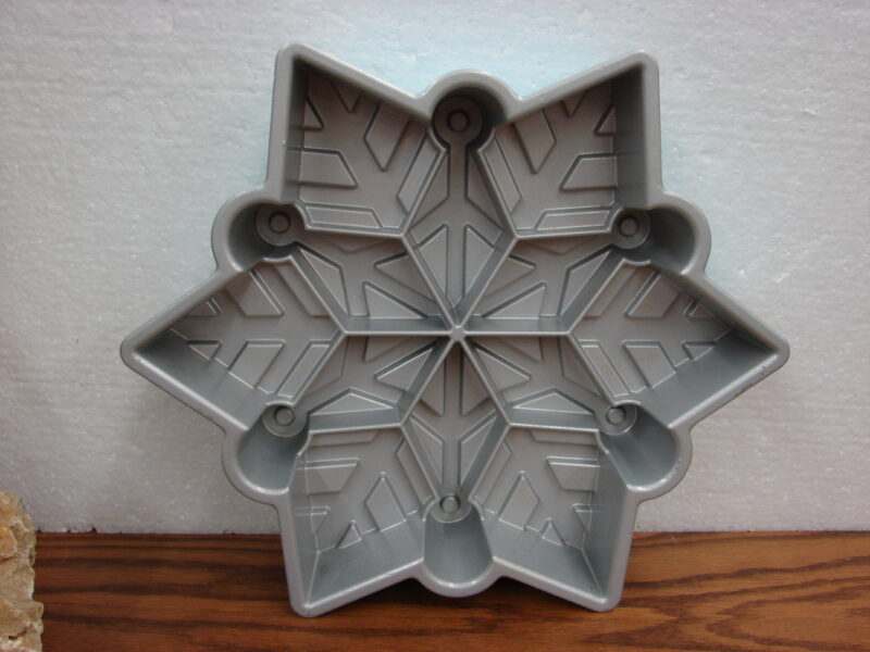 Nordic Ware Snowflake Frozen Blue Pull Apart Cake Pan Heavy Cast Aluminum, Moose-R-Us.Com Log Cabin Decor