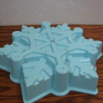 Nordic Ware Snowflake Frozen Blue Pull Apart Cake Pan Heavy Cast Aluminum