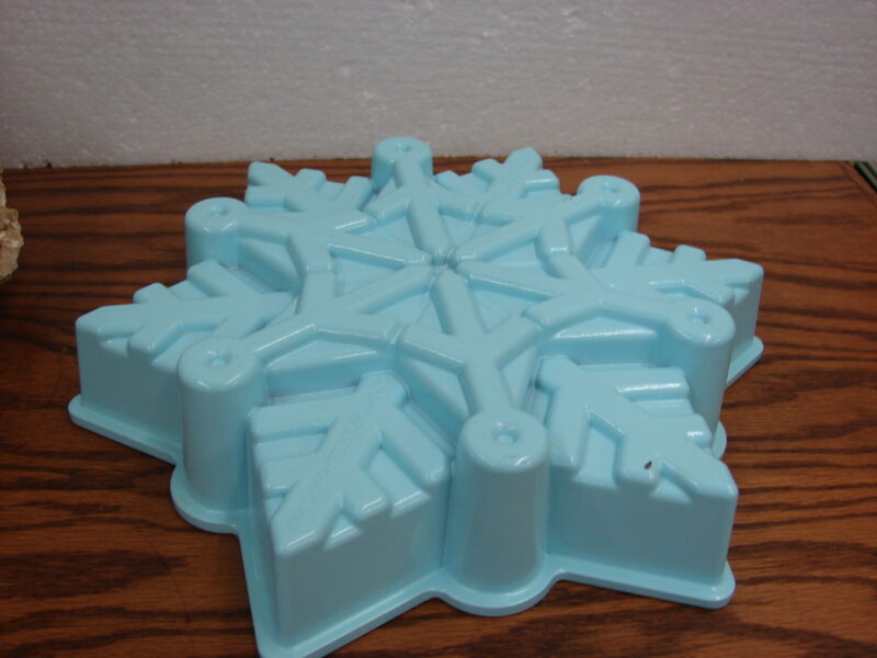 Nordic Ware Snowflake Frozen Blue Pull Apart Cake Pan Heavy Cast Aluminum, Moose-R-Us.Com Log Cabin Decor