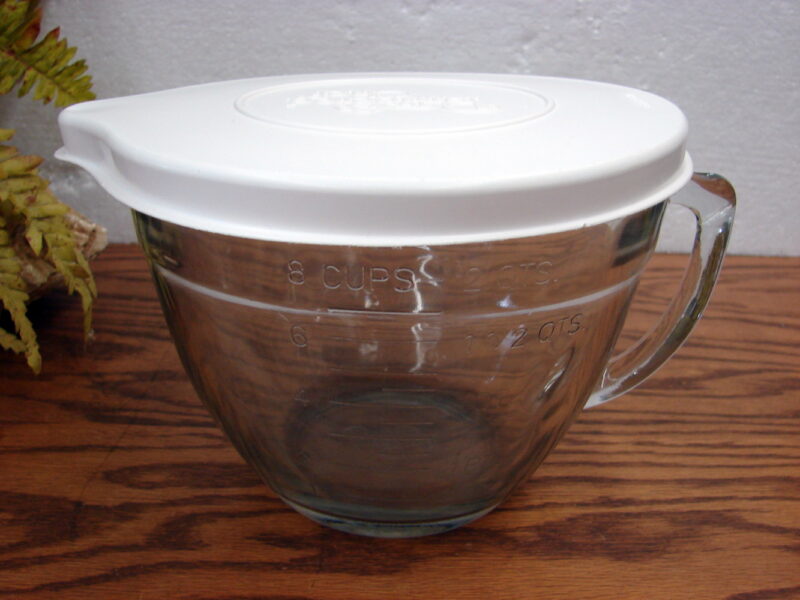 Pampered Chef 8 Cup 2 Quart Batter Bowl Measuring Cup w/ Lid, Moose-R-Us.Com Antiques Collectibles Log Cabin Decor