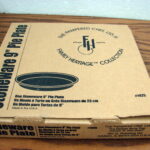 Pampered Chef Stoneware 9" Pie Plate #1425 New in Box w/ Scraper - Image 2