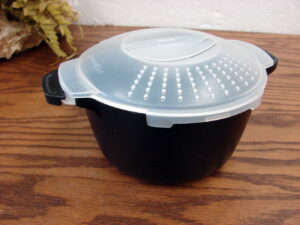 Brand New #2776 Pampered Chef Small Micro Cooker Steamer 4 Cup Strainer Lid