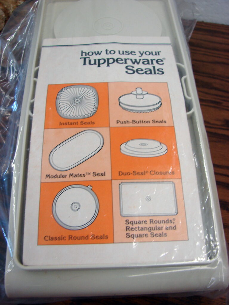 Vintage Brand New Sealed Tupperware 7 Piece Condiment Caddy Servalier - Image 2