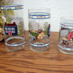 Set/3 Clear Glass Warren Kimble American Folk Art Various Sized Vases - Image 2