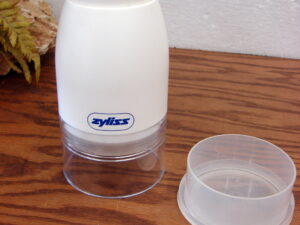 Zyliss Swiss Innovation Plunger Food Chopper Easy Grip Pampered Chef