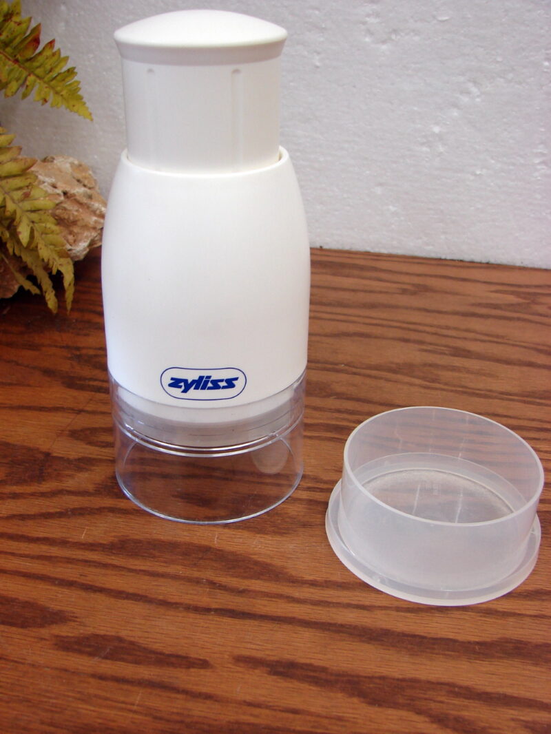 Zyliss Swiss Innovation Plunger Food Chopper Easy Grip Pampered Chef, Moose-R-Us.Com Log Cabin Decor