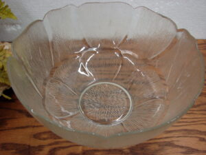 Punch Serving Bowl 12" Embossed Glass Arcoroc France Fleur Sunflower Petal Floral