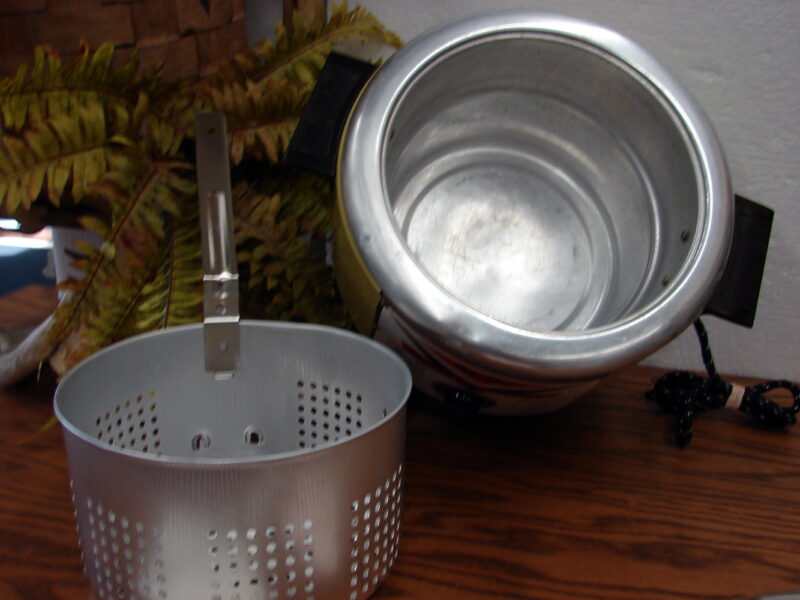Vintage Electric Deep Fryer Slow Cooker Reliable Hy-Fry Yellow M-200 Like New, Moose-R-Us.Com Antiques Collectibles Log Cabin Decor