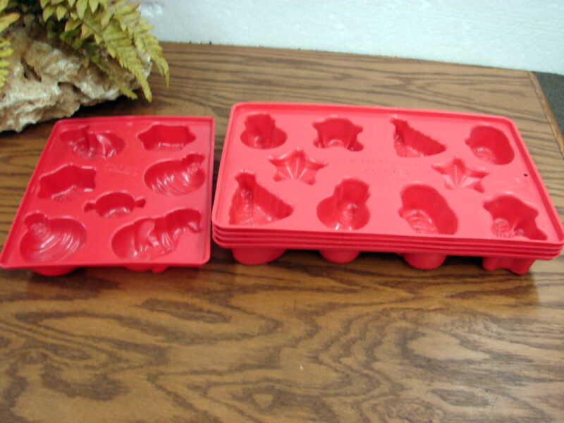 Set of 5 Molds Makes 47 Jello Jigglers Christmas Patterns, Moose-R-Us.Com Log Cabin Decor
