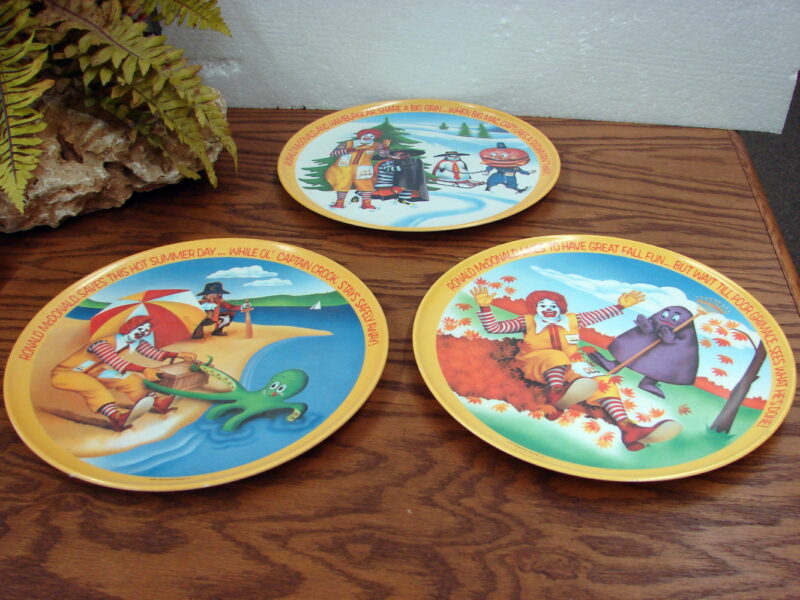 Vintage 1977 Plastic McDonald&#8217;s Dinner Plates Set/3 Lexington, Moose-R-Us.Com Log Cabin Decor