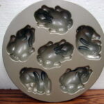 Nordic Ware Williams Sonoma BUNNY CAKELETS Mold Bundt Pan Cake Rabbit - Image 2
