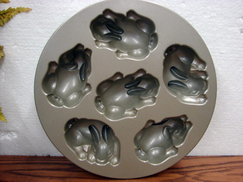 Nordic Ware Williams Sonoma BUNNY CAKELETS Mold Bundt Pan Cake Rabbit, Moose-R-Us.Com Log Cabin Decor