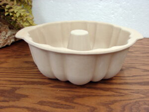 The Pampered Chef Family Heritage Stoneware Fluted Bundt Cake Pan Stone Bakeware 10"