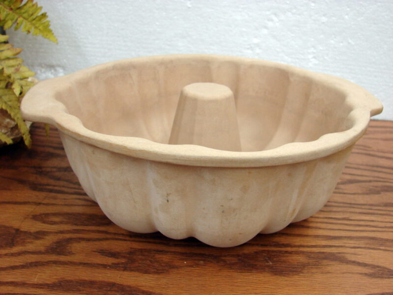The Pampered Chef Family Heritage Stoneware Fluted Bundt Cake Pan Stone Bakeware 10&#8243;, Moose-R-Us.Com Log Cabin Decor