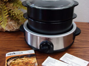 The Pampered Chef Rockcrok Dutch Oven Slow Cooker Base 2.5 Qt 4 Qt & Glass Lid