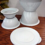 The Pampered Chef 5 pc Sieve Colander Nesting Bowl Set Grip Bottoms