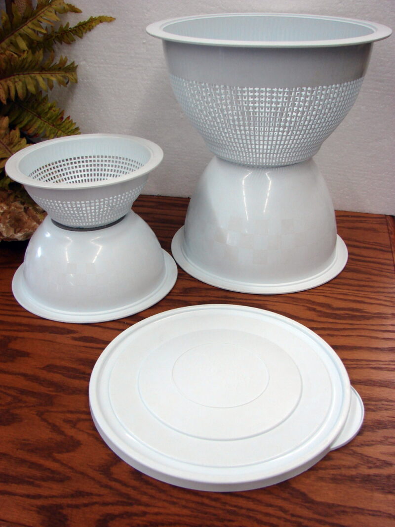 The Pampered Chef 5 pc Sieve Colander Nesting Bowl Set Grip Bottoms, Moose-R-Us.Com Log Cabin Decor