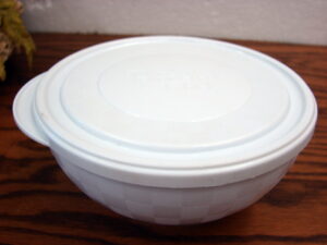 The Pampered Chef Chillzanne Freeze Serve Bowl w/ Lid 6"
