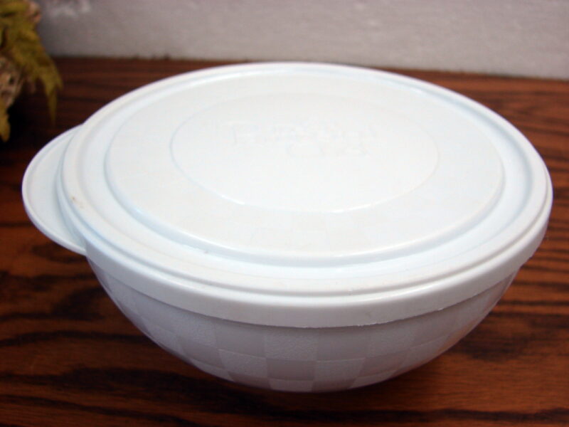 The Pampered Chef Chillzanne Freeze Serve Bowl w/ Lid 6&#8243;, Moose-R-Us.Com Log Cabin Decor