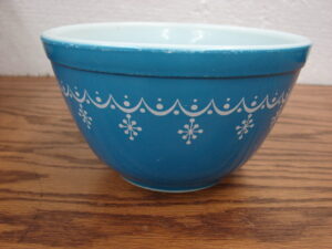 Vintage PYREX Blue Snowflake Garland #401 Nesting Round Mixing Bowl as is