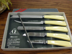 Vintage Quikut 5 Pc Knife Set Bakelite Handles Original Box